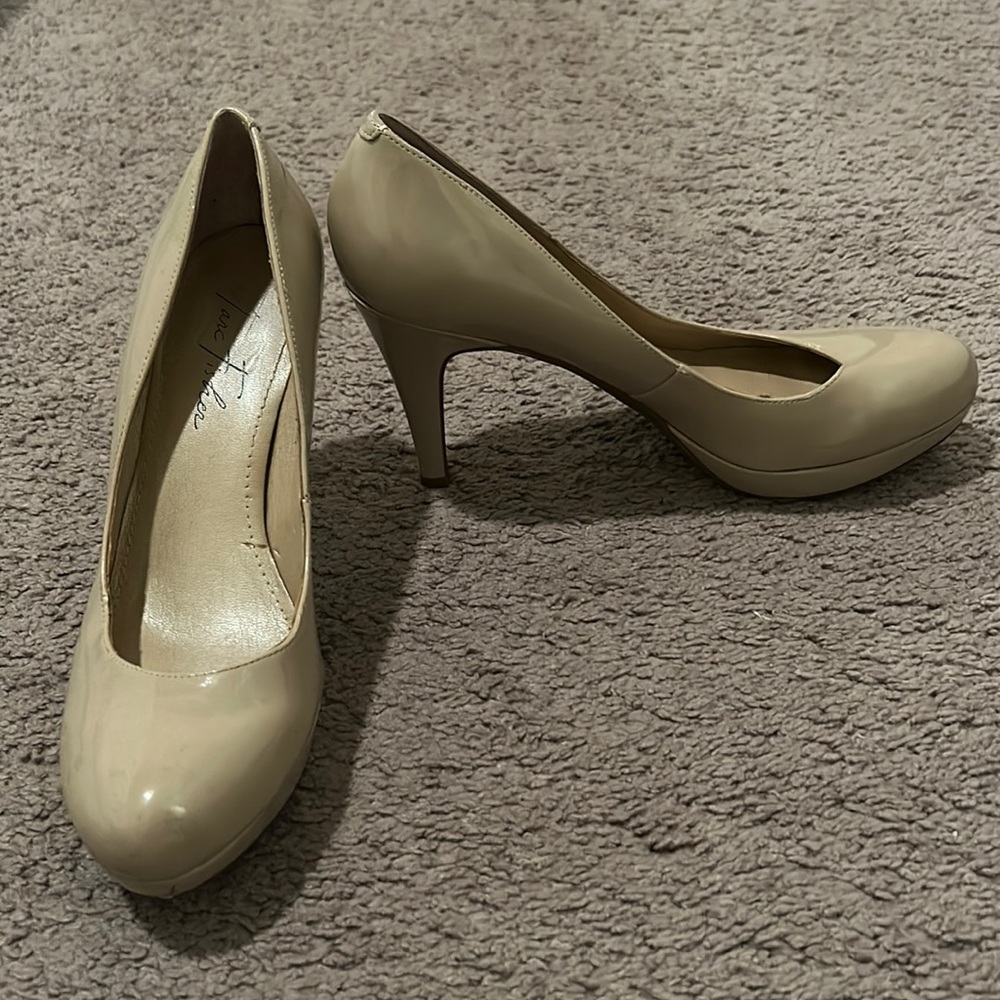 Marc Fisher Nude Patent Leather Pumps, Size 8